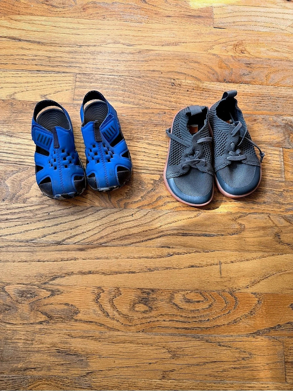 Kids wide toe box Blue & Gray Water shoes and Sneakers SIZE 6